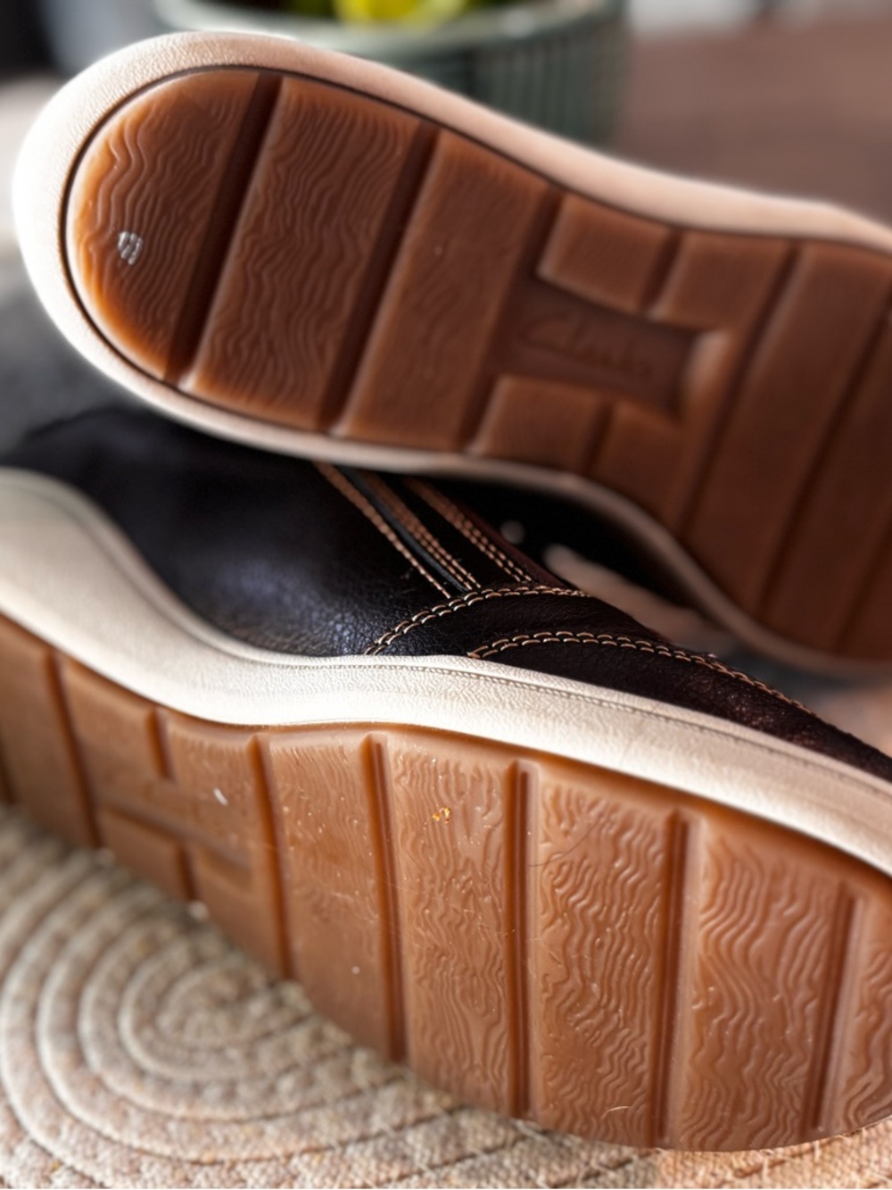 Clarks Women Collection Bryianna Bayla trainers in Bronze Metallic Leather - Picture 9 of 9